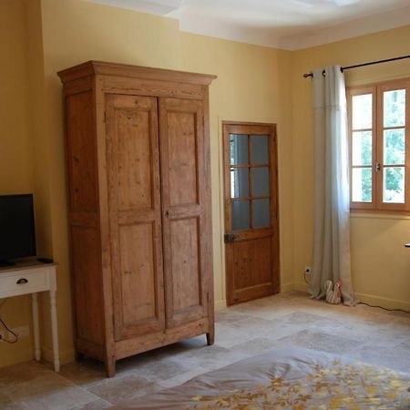 Le Moulin Des Pinchinats Bed and Breakfast Aix-en-Provence Exterior foto